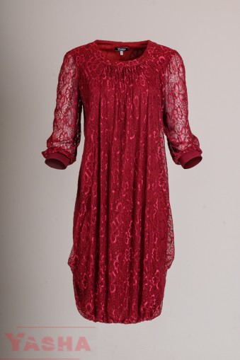 Елегантна рокля с дантела в бордо