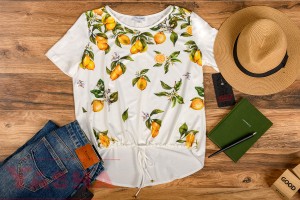 Спортно - елегантна блуза с принт  лимони
