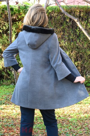 Дамско Палто с плетени ръкави и качулка с кожа
